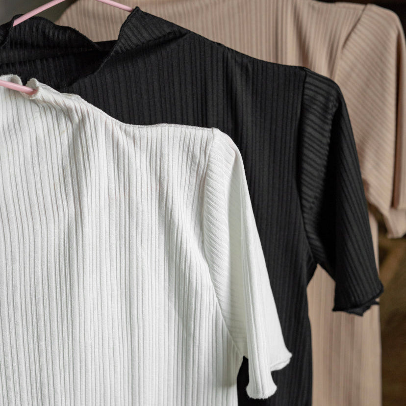 Minimalist ribbed tee