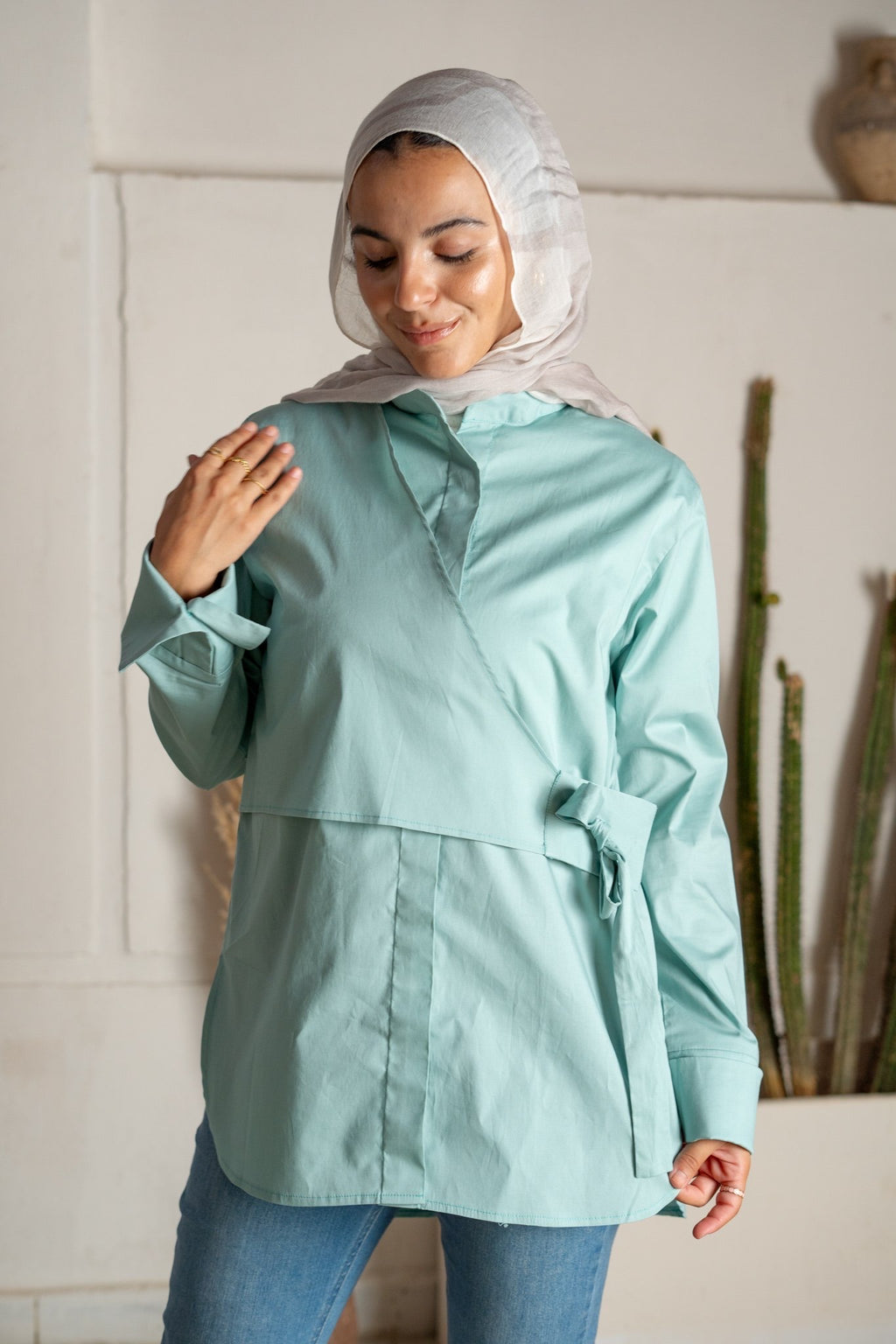 Wrap poplin shirt in off white & mint