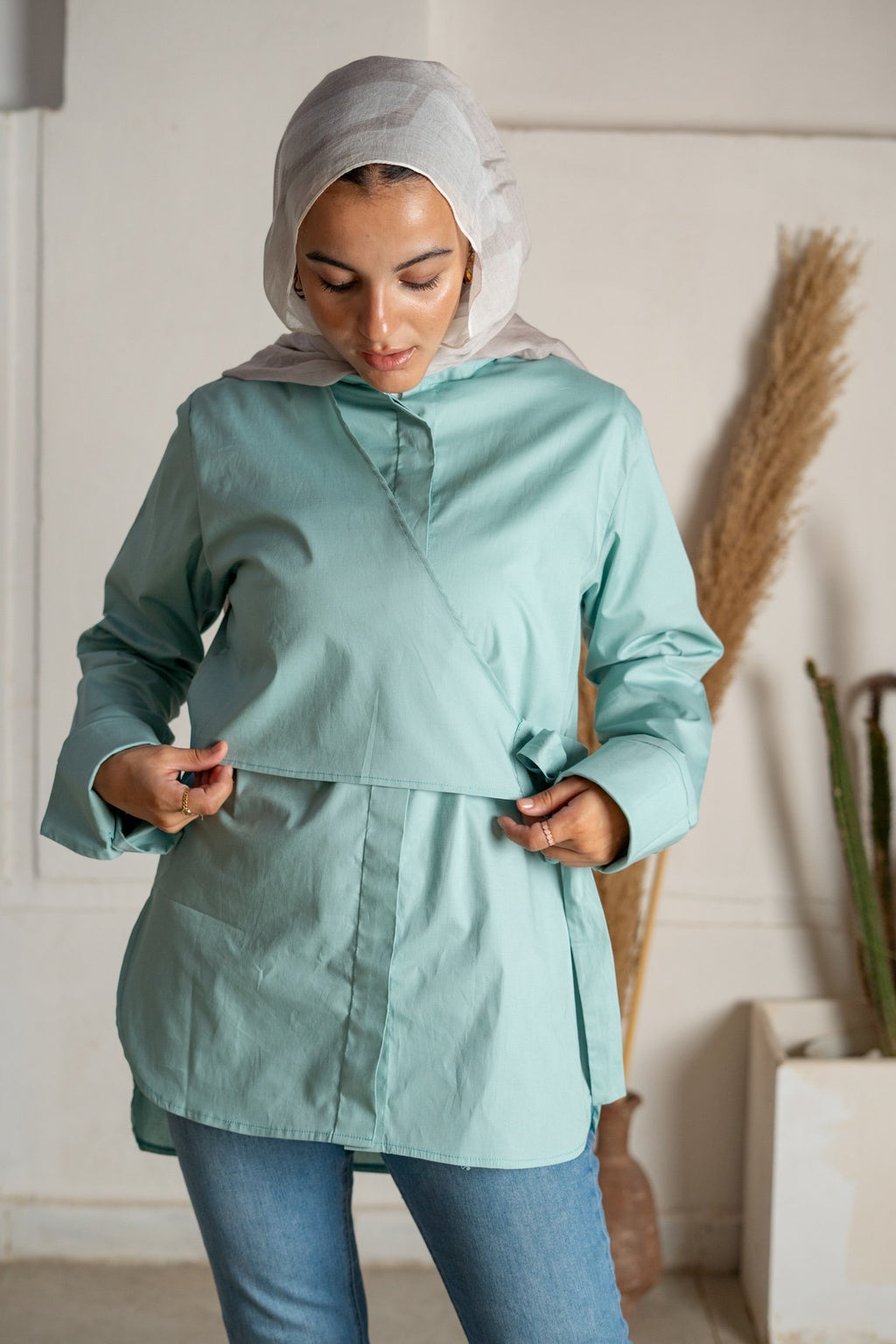 Wrap poplin shirt in off white & mint